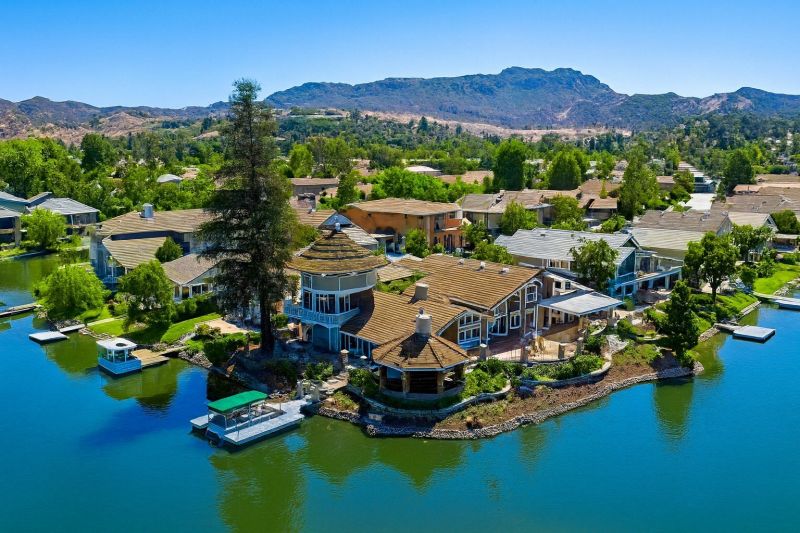 Fall Lawn Cleanup Service in Westlake Village, CA