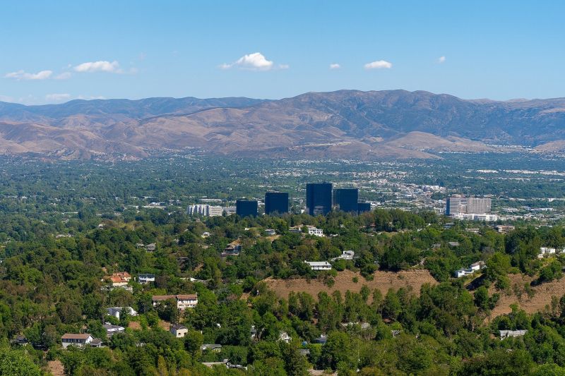 Fall Lawn Cleanup Service in Woodland Hills, CA