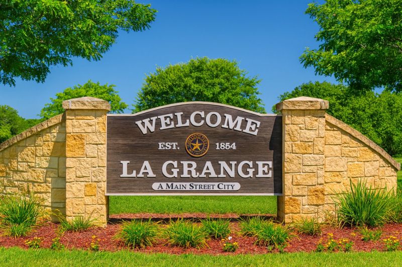 Fall Lawn Cleanup Service in La Grange, TX