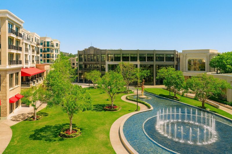 Fall Lawn Cleanup Service in Glendale, CA