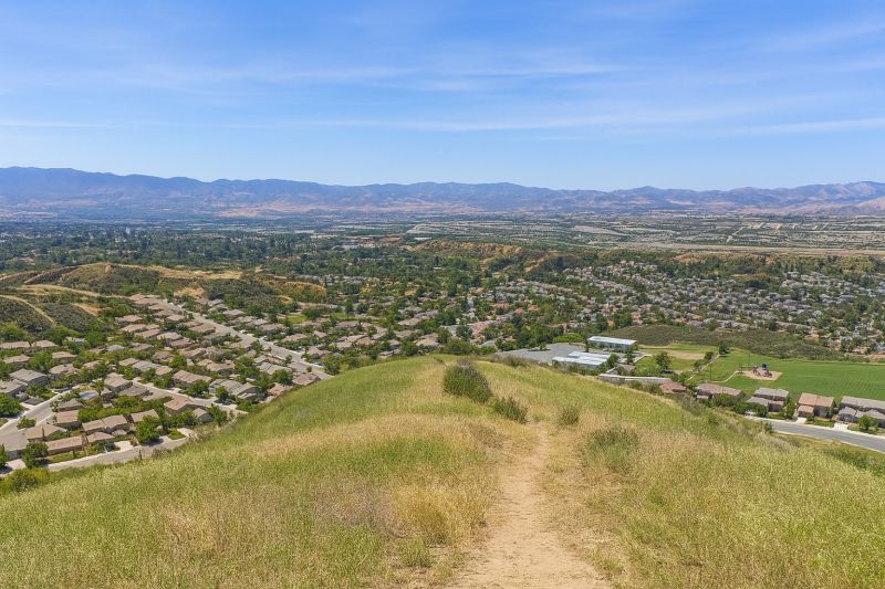 Leaf Raking Service in Santa Clarita, CA