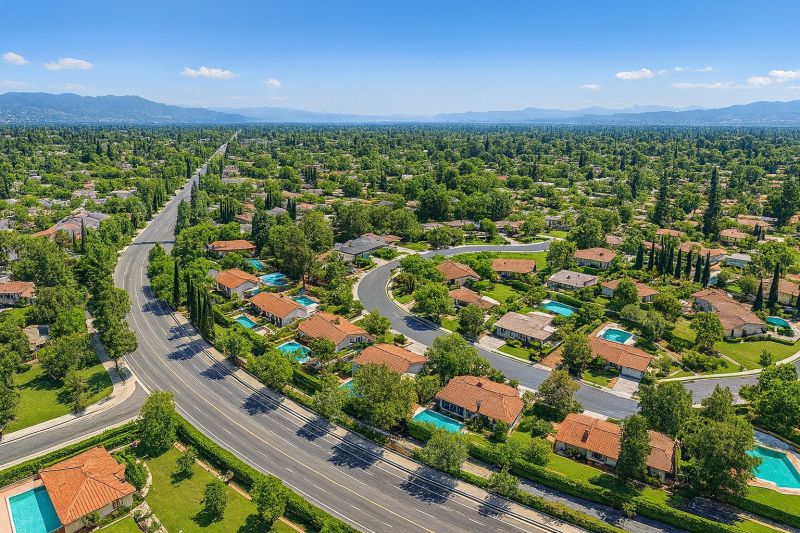 Leaf Removal in Northridge, CA